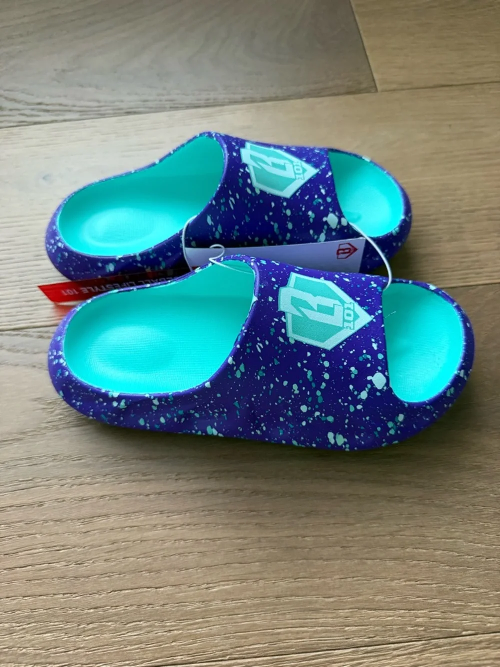 Baseball Lifestyle 101 - Youth Slides - NEW WITH TAGS - Picture 4 of 4